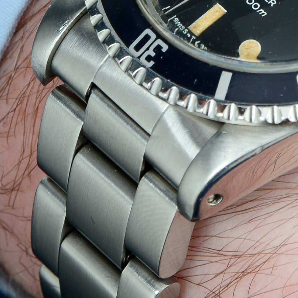 closeup of dive watch Rolex Submariner 5513 bracelet